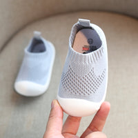 TInyToes : Chaussures basse de première marche hyper confort, respirantes et antidérapantes